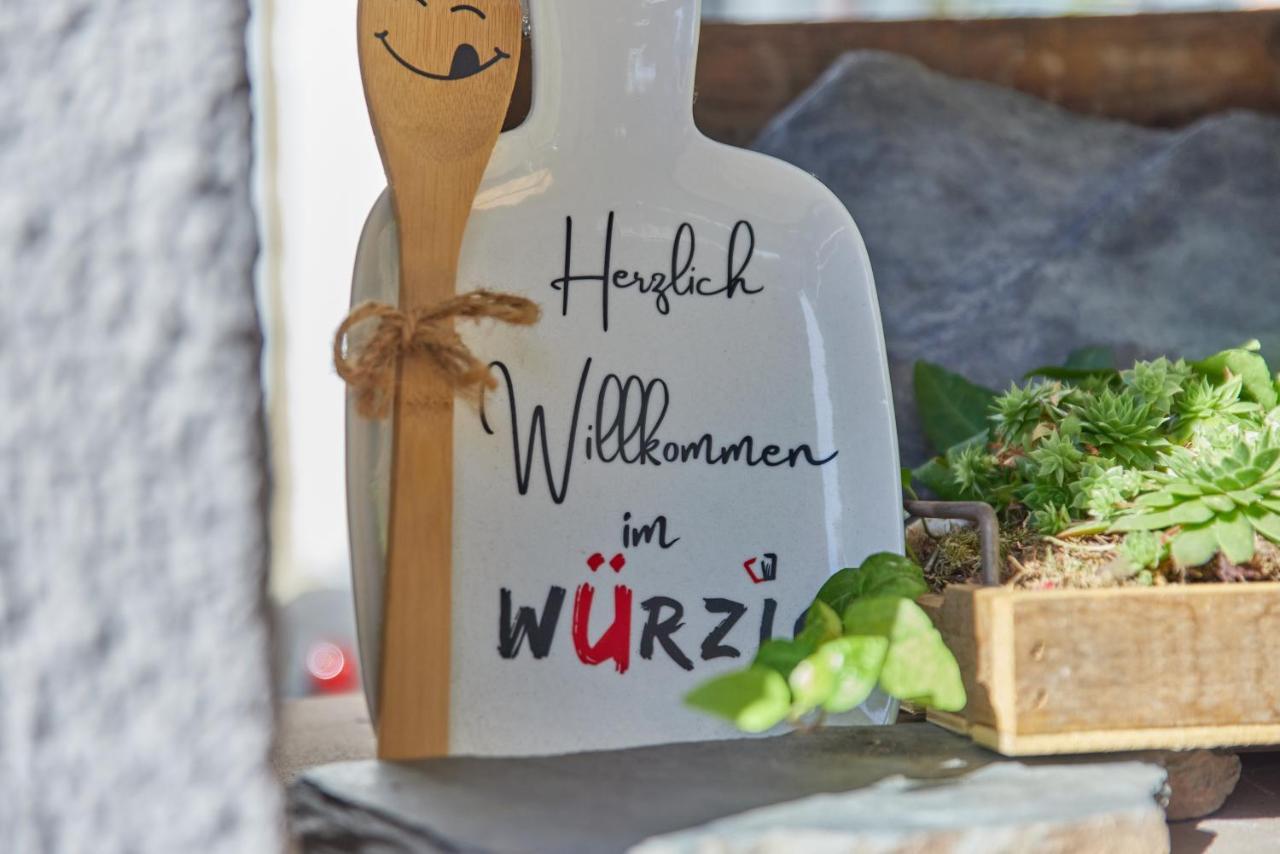 Hotel Restaurant Wuerzig In Юрциґ Екстер'єр фото