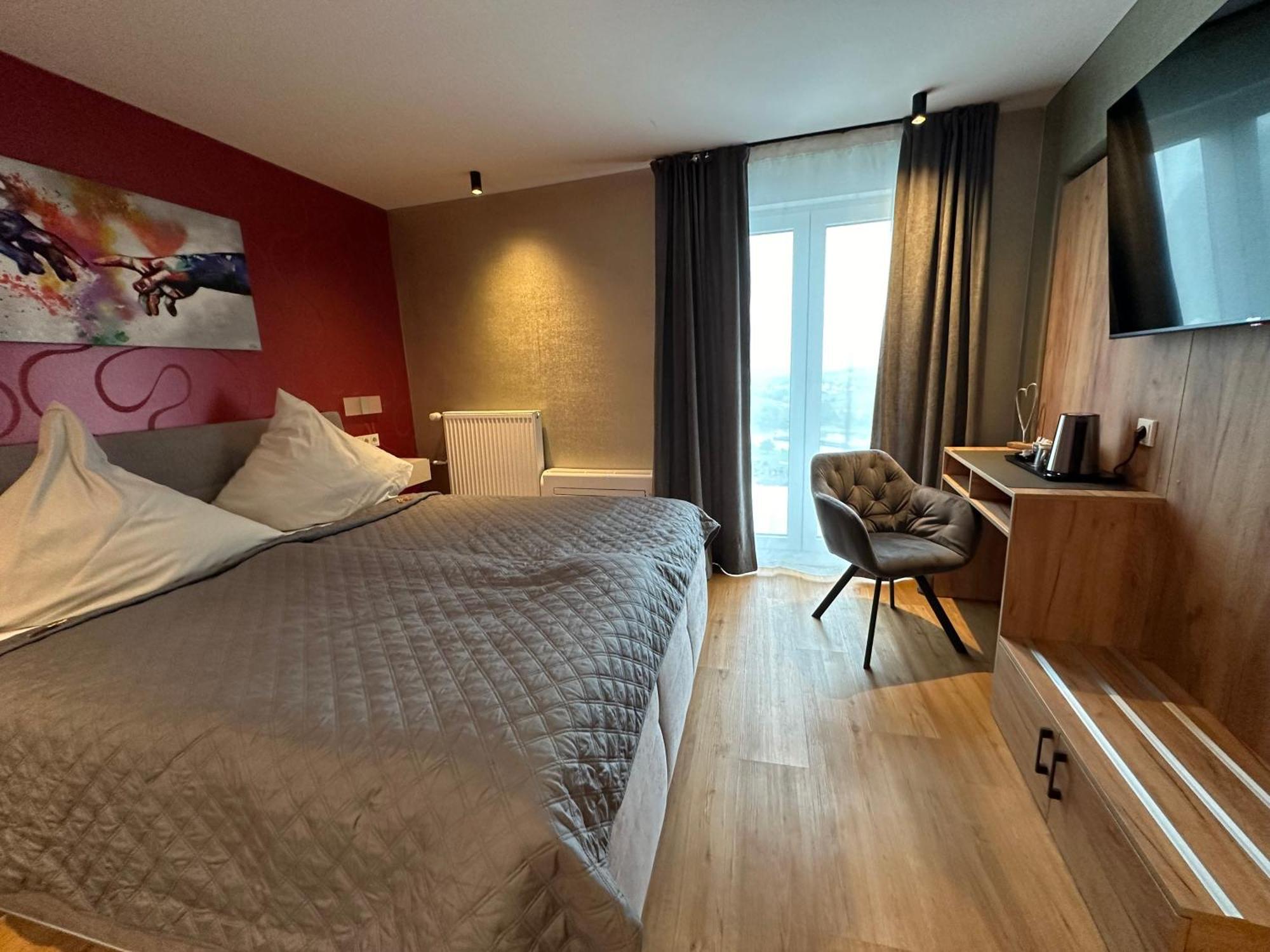 Hotel Restaurant Wuerzig In Юрциґ Екстер'єр фото