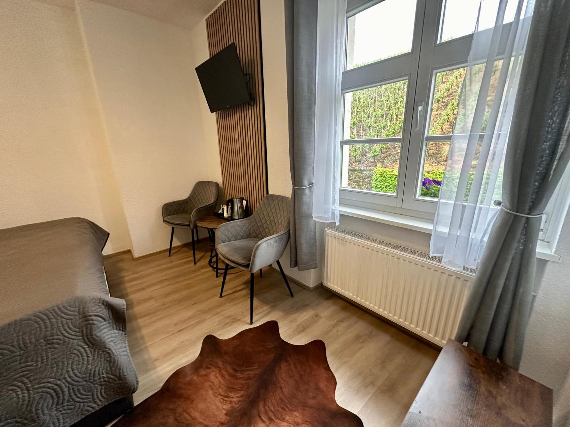 Hotel Restaurant Wuerzig In Юрциґ Екстер'єр фото