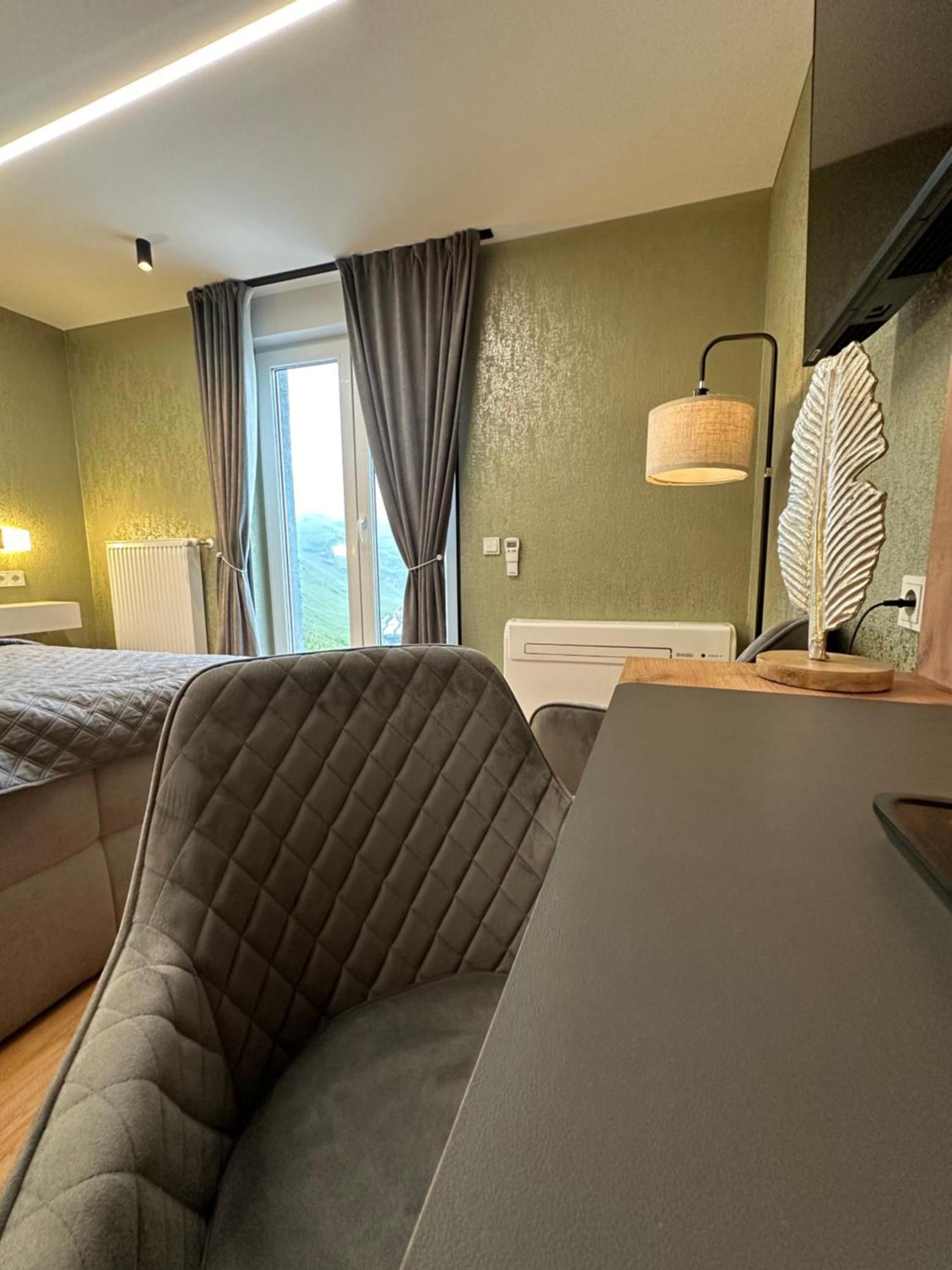 Hotel Restaurant Wuerzig In Юрциґ Екстер'єр фото