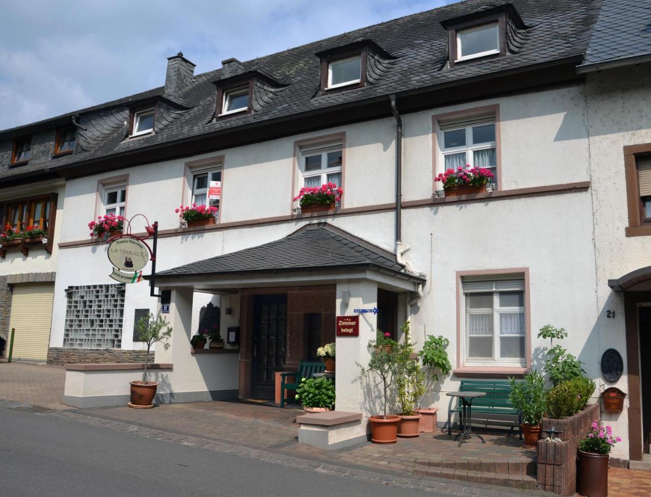Hotel Restaurant Wuerzig In Юрциґ Екстер'єр фото